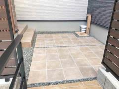 玄関アプローチ 床タイル貼り LIXIL パセオ