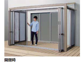 ●収納網戸(折戸用)コンパクトにたためるプリーツ形状の網戸です。正面と側面に取り付けられます。