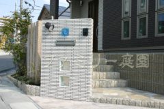 シンプル門柱 ボーダータイル・ガラスブロック