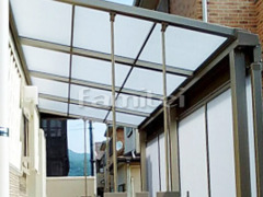雨除け屋根 LIXILスピーネ1階 土間コンクリート