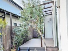 フル木製調テラス屋根 人工木材ウッドデッキ
