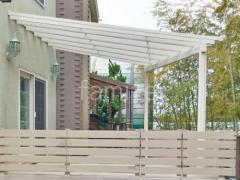 雨除け屋根 人工木ウッドデッキ